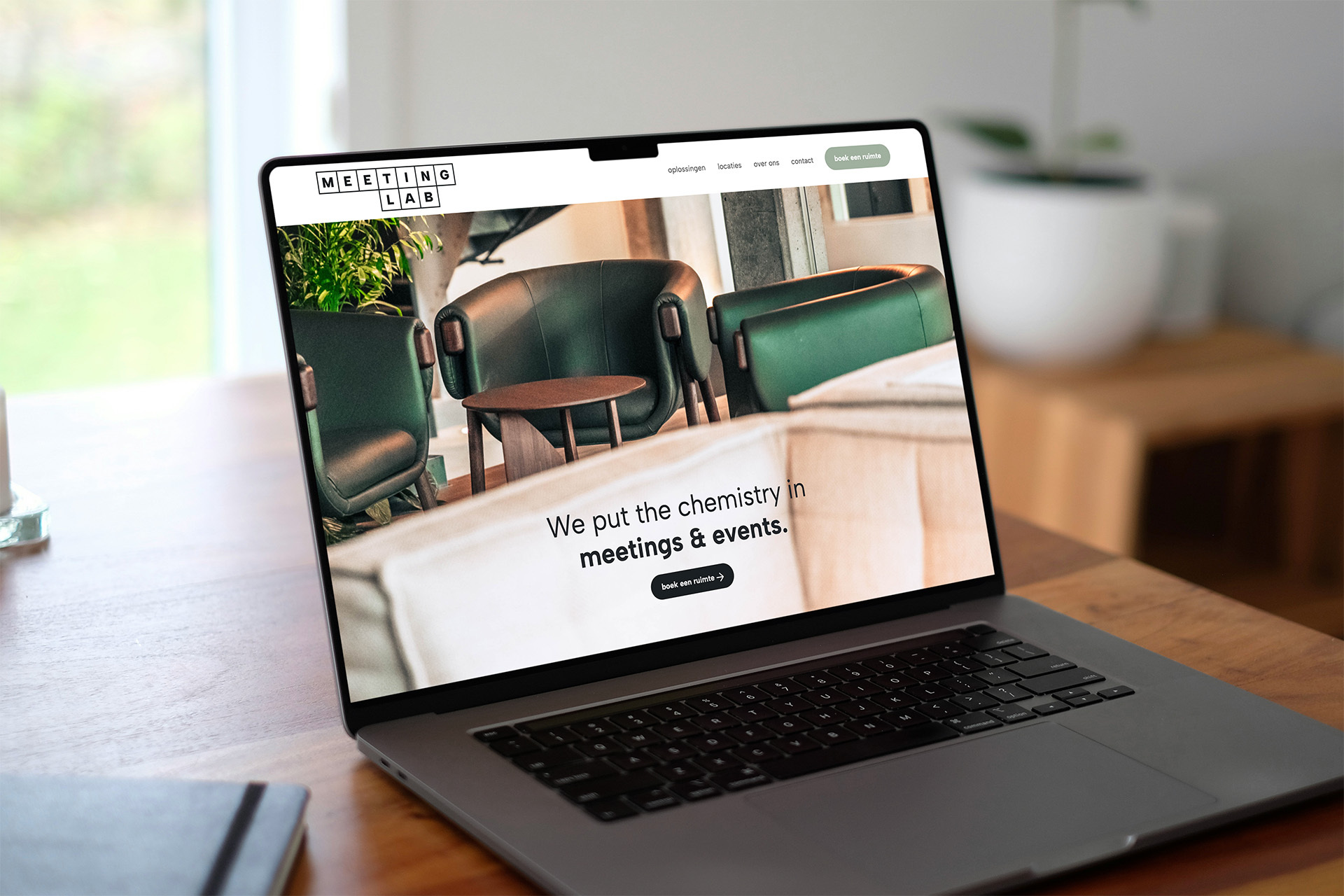 Een mock-up van een website op een laptopscherm